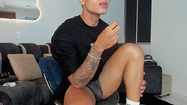 Snapshot of davis_alx1 chatting on February 14, 5:41 am davis alx1 online show from February 14, 5:41 am