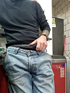 PublicNoFace online show from March 11, 11:23 am