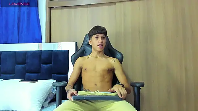  CamiloBass online show from January 28, 1:39 am