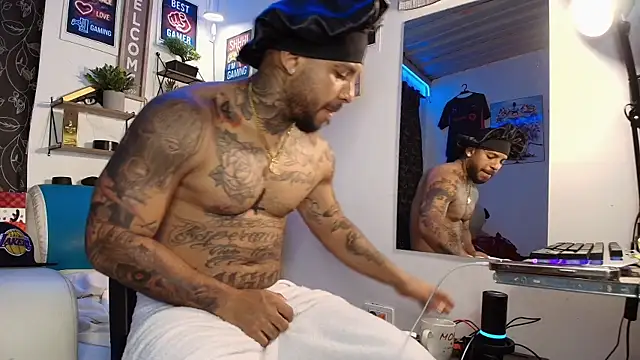 Leenar Key online show from October 8, 12:37 am