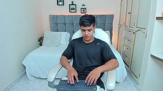 Rob saenz  online show from February 25, 1:28 pm