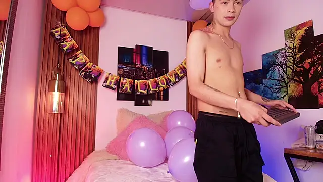 Steev Novoa online show from October 25, 8:54 pm