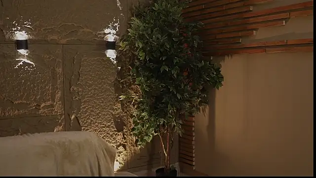 Logan Varela online show from September 28, 2:42 am