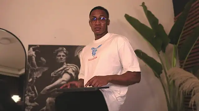 Logan Varela online show from February 16, 6:32 pm