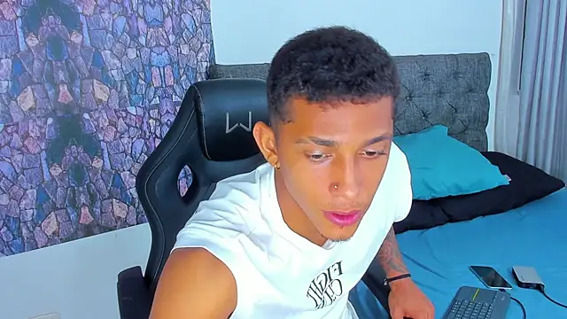 dominic smith  online show from January 13, 6:49 am