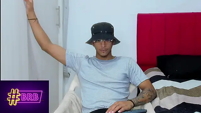 dominic smith  online show from March 13, 3:44 am