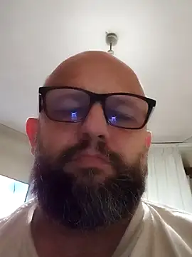 Snapshot of AlexandruCsaba chatting on December 5, 8:22 am AlexandruCsaba online show from December 5, 8:22 am