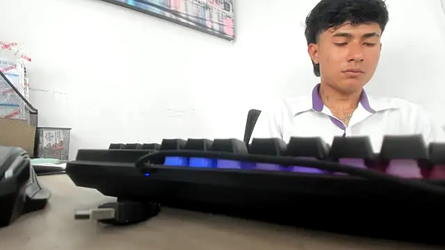 Fresahot2005 online show from March 26, 9:41 pm