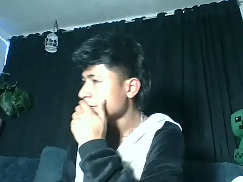 Fresahot2005 online show from February 6, 5:15 am