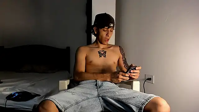 Snakebutterfly online show from January 9, 6:59 am