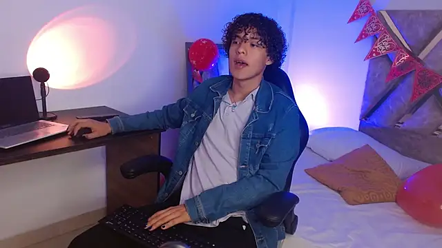 Snapshot of nickolas_moon chatting on February 16, 7:16 pm nickolas moon online show from February 16, 7:16 pm