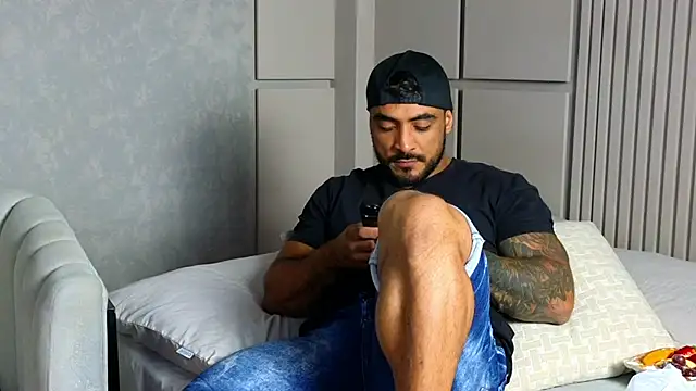 ERIC HARRISON online show from December 22, 11:31 pm