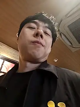 whitebriefboy online show from April 5, 11:34 pm