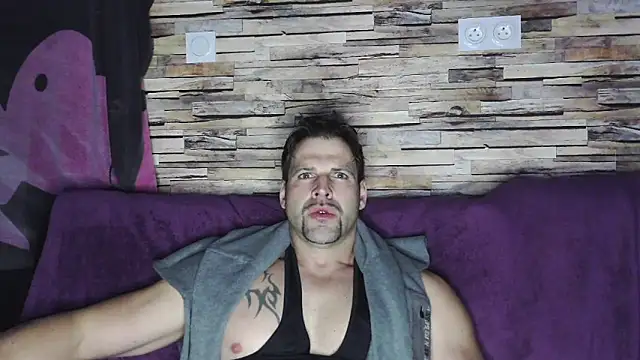 XxBigboybandxX online show from February 7, 7:27 pm