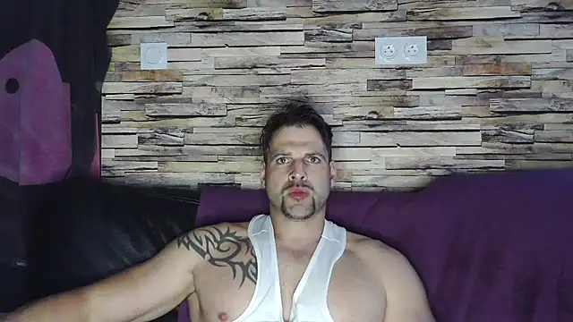 XxBigboybandxX online show from March 11, 5:35 pm