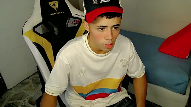 Snapshot of bby_santi chatting on October 30, 3:46 pm bby santi online show from October 30, 3:46 pm