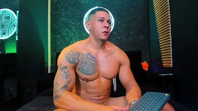 MassimoWalton2 online show from December 18, 3:04 am