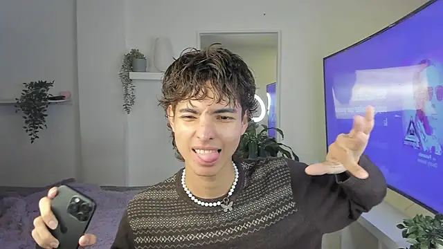 santy-kitty online show from December 2, 2:36 am