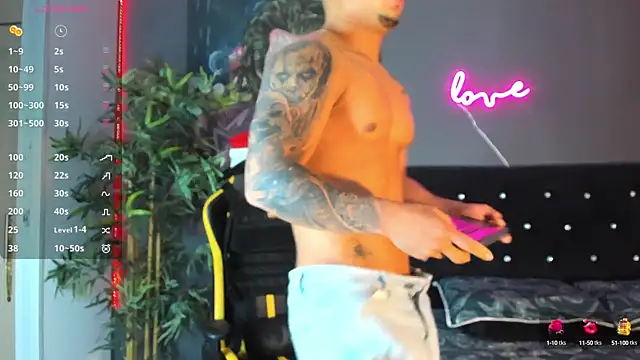 Snapshot of jordan_mayers02 chatting on December 10, 9:01 am jordan mayers02 online show from December 10, 9:01 am