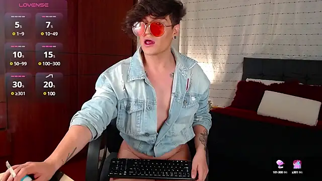 Snapshot of Hornymoan chatting on January 7, 10:19 pm Hornymoan online show from January 7, 10:19 pm