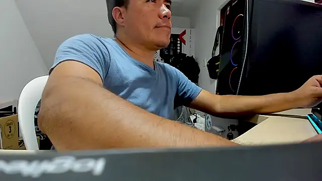 Snapshot of Jhonatan_Morales_S chatting on October 17, 4:49 am Jhonatan Morales S online show from October 17, 4:49 am