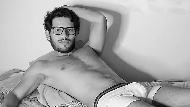 Nicholasrodrii online show from June 15, 2:25 am