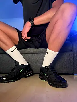 nikeaddicted2 online show from November 30, 6:37 am