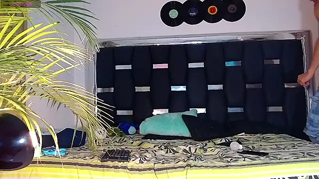 Snapshot of RyanRizzo chatting on January 30, 1:55 am RyanRizzo online show from January 30, 1:55 am