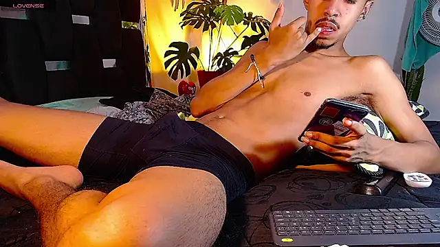 Snapshot of RyanRizzo chatting on December 5, 4:01 pm RyanRizzo online show from December 5, 4:01 pm