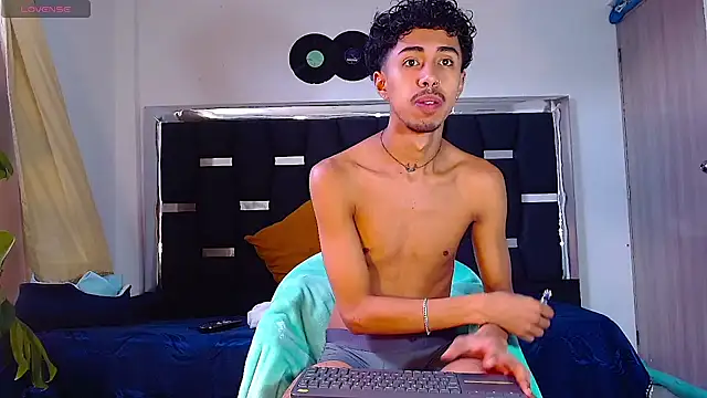 Snapshot of RyanRizzo chatting on February 12, 4:22 pm RyanRizzo online show from February 12, 4:22 pm