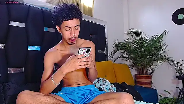 Snapshot of RyanRizzo chatting on January 25, 7:07 pm RyanRizzo online show from January 25, 7:07 pm