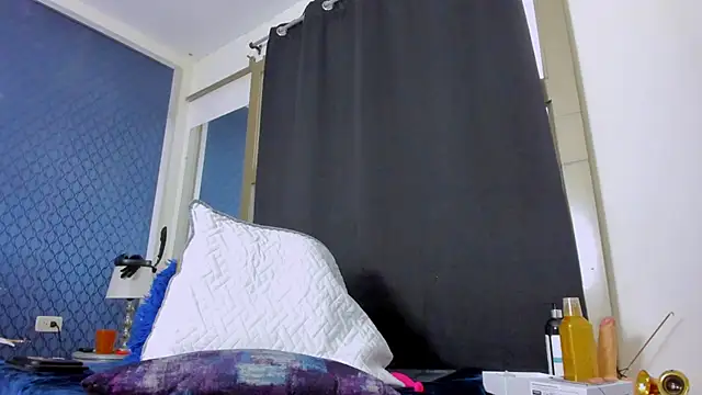 leondevereda online show from December 13, 7:53 pm