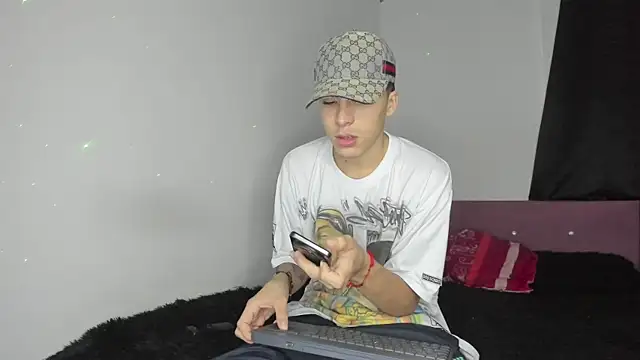 HeellBoy  online show from May 5, 7:21 am