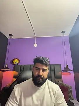 Lyon vach online show from February 2, 9:45 pm