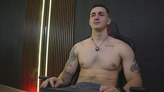 JacksonOlsenn online show from February 5, 8:49 pm