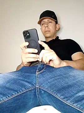 hoy toyboy online show from March 12, 12:31 am