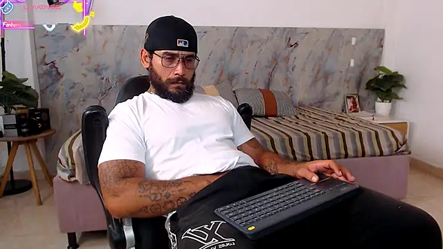 hanz col online show from April 4, 1:24 am