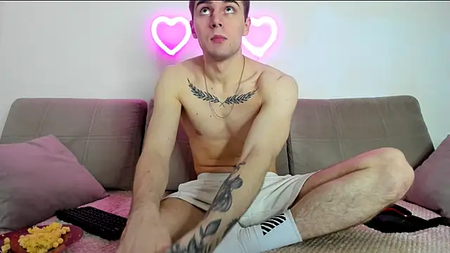 Snapshot of Ian_Connery chatting on February 11, 9:03 pm Ian Connery online show from February 11, 9:03 pm