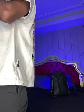 AaronCruz  online show from December 18, 1:23 am