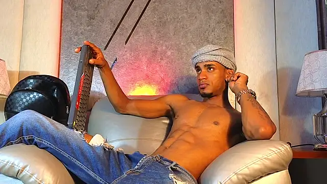 AaronCruz  online show from November 11, 8:47 pm