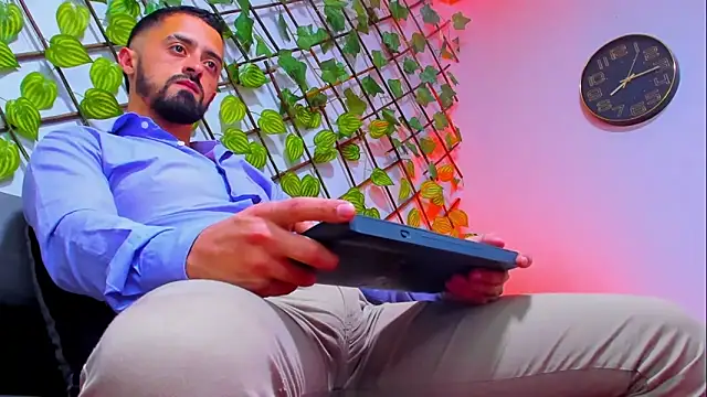 MAXIMUS MASTE3 online show from February 7, 9:20 pm