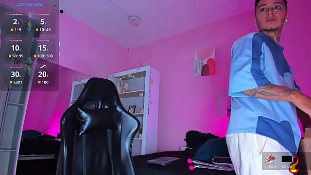 Ian Castillo  online show from November 17, 11:13 am