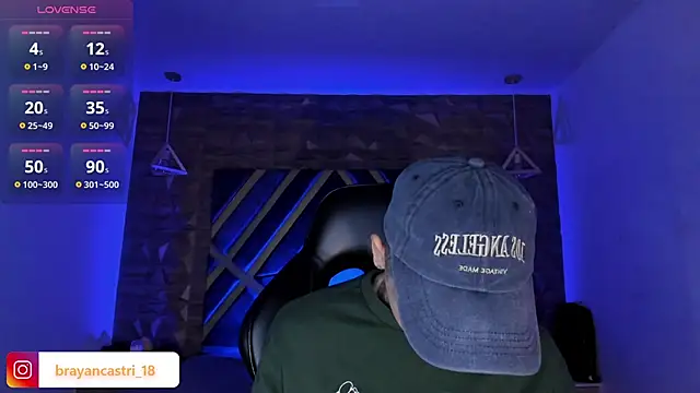 Ian Castillo  online show from March 26, 11:25 am