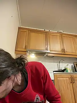 wolfwhite95 online show from April 17, 10:45 pm