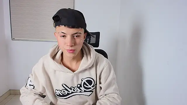 Justyn Ross online show from October 2, 5:44 am