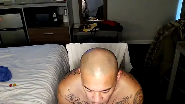 Snapshot of EatMyCake831 chatting on February 12, 3:38 pm EatMyCake831 online show from February 12, 3:38 pm