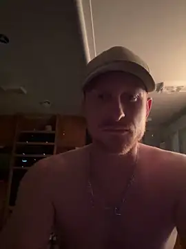 bigred0808 online show from April 1, 7:32 am