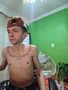 smallgiant27 online show from April 19, 8:36 am