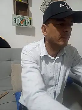 latinmartin73 online show from November 5, 12:12 am