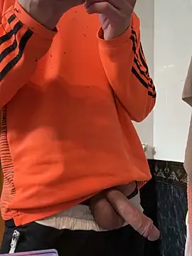 jovenestraviesos online show from February 15, 4:04 pm